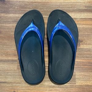 OOFOS flip flops